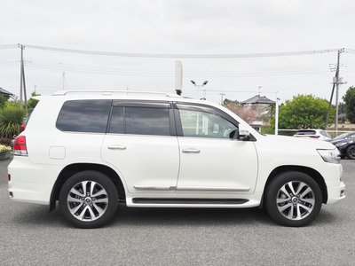 TOYOTA LAND CRUISER 200 - 9