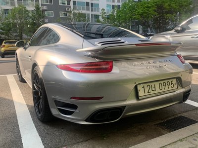 PORSCHE 911 - 8