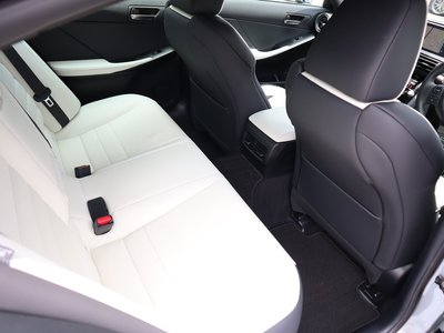 2025 Lexus IS — миниатюра 46