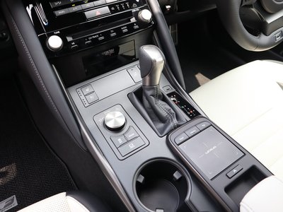 2025 Lexus IS — миниатюра 71