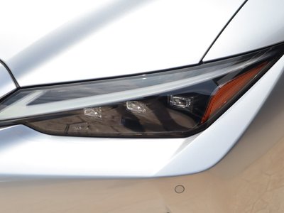 2025 Lexus IS — миниатюра 25