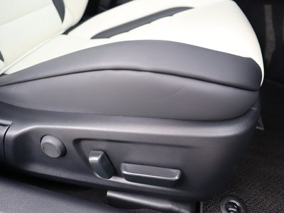 2025 Lexus IS — миниатюра 36