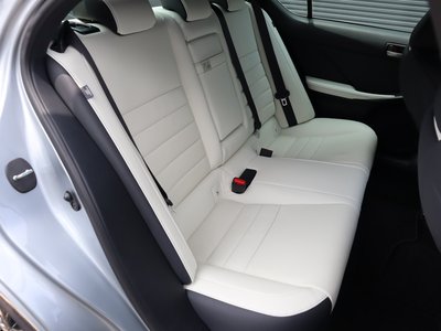 2025 Lexus IS — миниатюра 45
