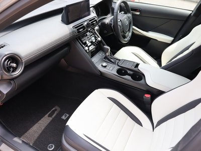 2025 Lexus IS — миниатюра 48