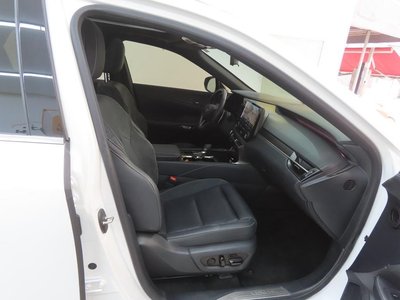صورة 8 لـ 2025 Lexus RX