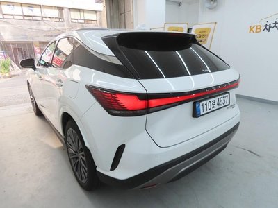 صورة 3 لـ 2025 Lexus RX