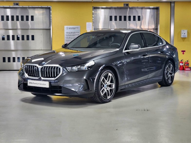 BMW 5 SERIES - View 1