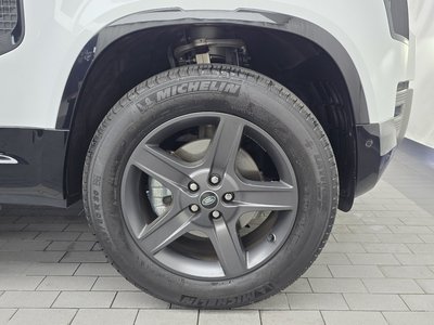 LAND ROVER DEFENDER - 8
