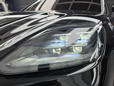 2025 Porsche CAYENNE photo 9