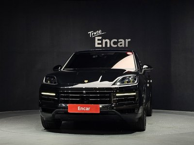 2025 Porsche CAYENNE photo 2