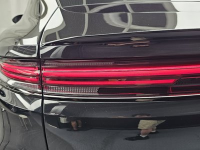 2025 Porsche CAYENNE photo 10