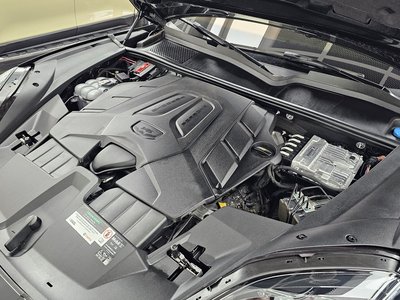 2025 Porsche CAYENNE photo 7