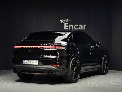 2025 Porsche CAYENNE photo 4
