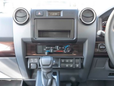 TOYOTA LAND CRUISER - 8
