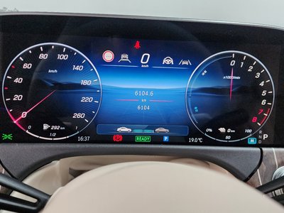 MERCEDES-BENZ E-CLASS - 8