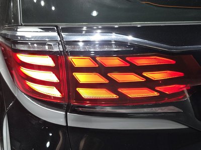 TOYOTA ALPHARD - 10
