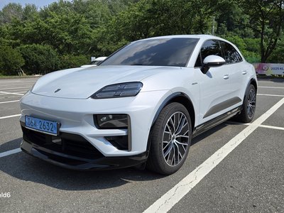 صورة 1 لـ 2025 Porsche MACAN