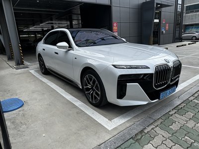 BMW I7 - 1