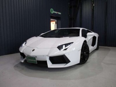 LAMBORGHINI AVENTADOR