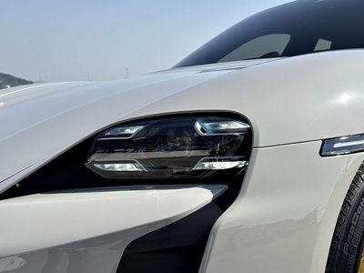 PORSCHE TAYCAN - 6