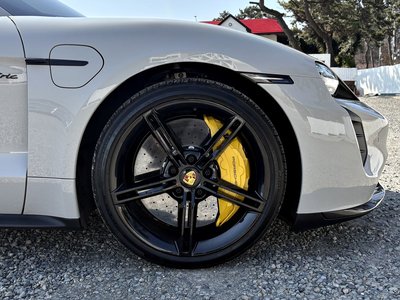 PORSCHE TAYCAN - 9