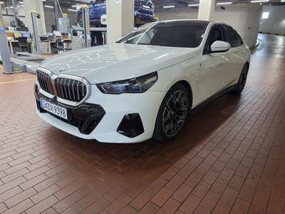 BMW 5 SERIES - 1