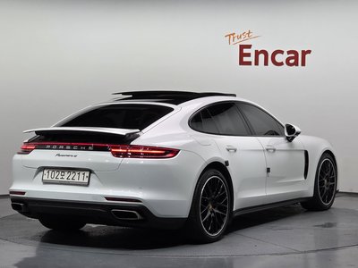 PORSCHE PANAMERA - 4