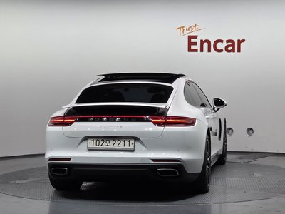 PORSCHE PANAMERA - 3