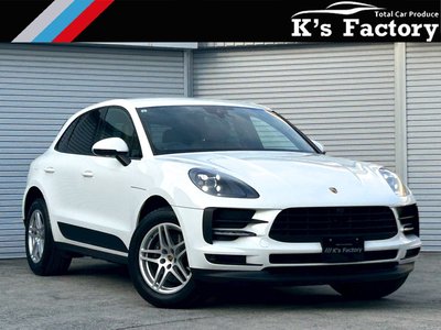 PORSCHE MACAN - 1