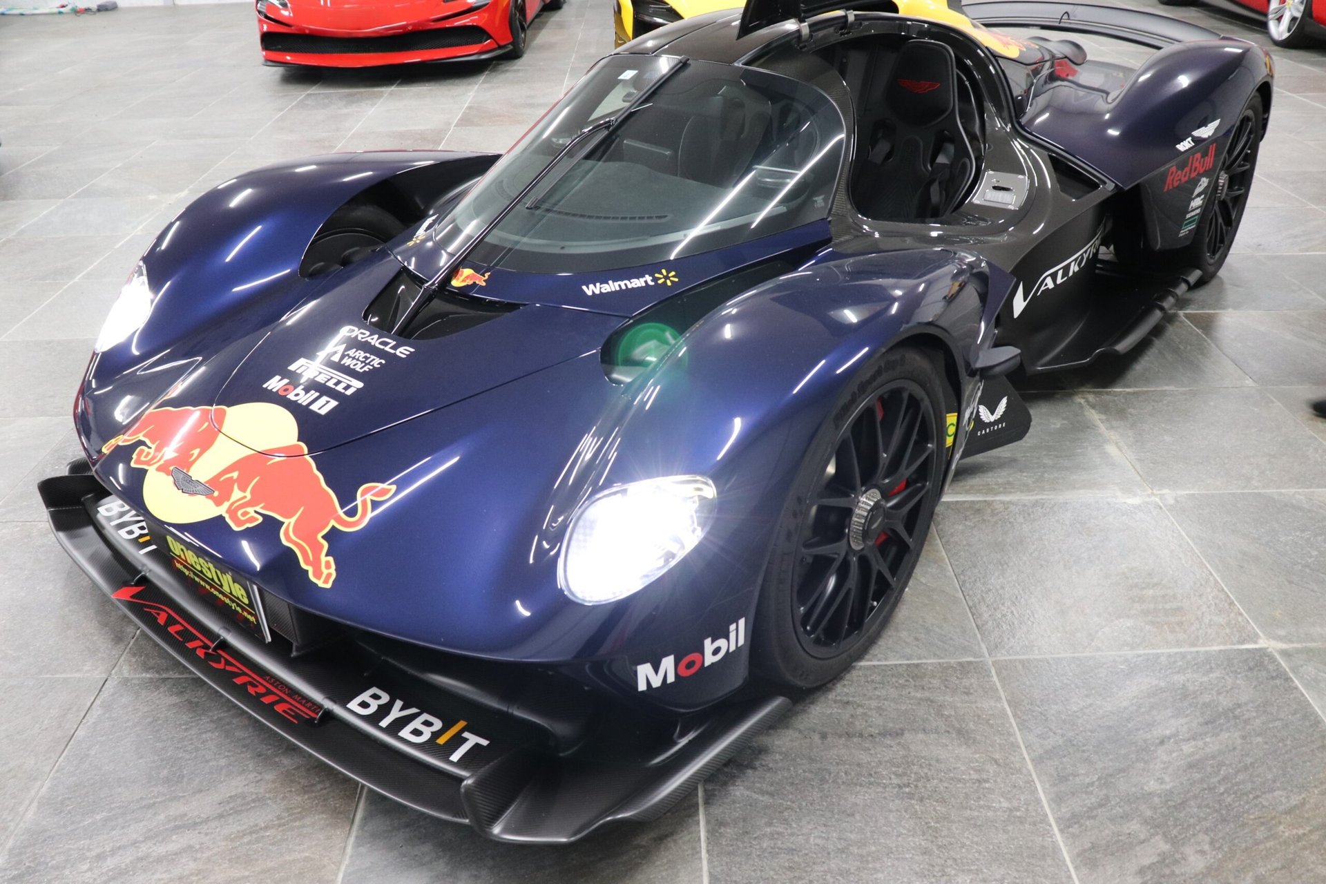 ASTON MARTIN VALKYRIE - View 1
