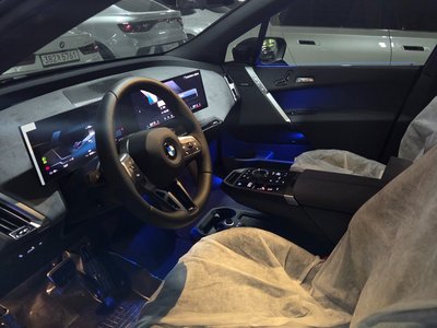 2026 BMW IX — миниатюра 11