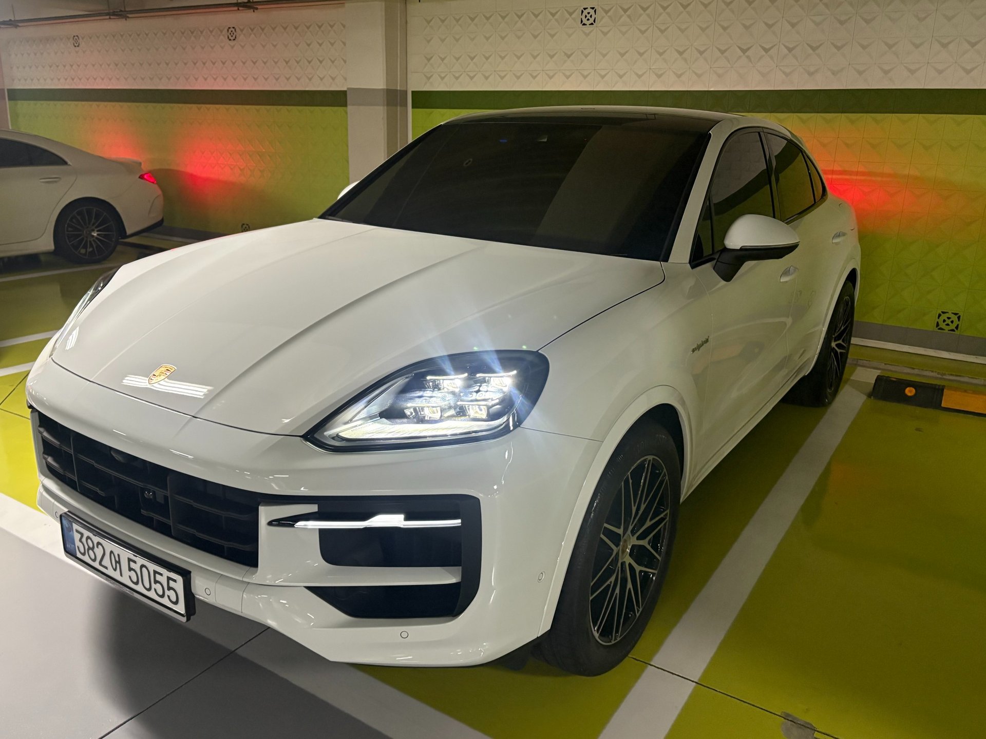 PORSCHE CAYENNE - View 1