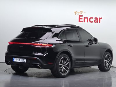 PORSCHE MACAN - 4
