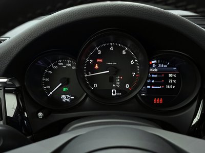 PORSCHE MACAN - 8