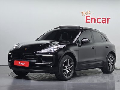 PORSCHE MACAN - 1