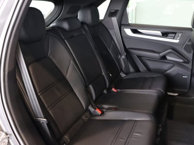 2024 Porsche CAYENNE thumbnail 13