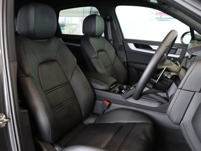 2024 Porsche CAYENNE thumbnail 12