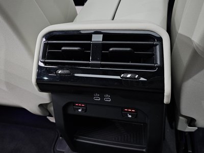 2025 BMW 5 SERIES thumbnail 29