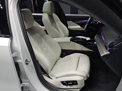 2025 BMW 5 SERIES thumbnail 16