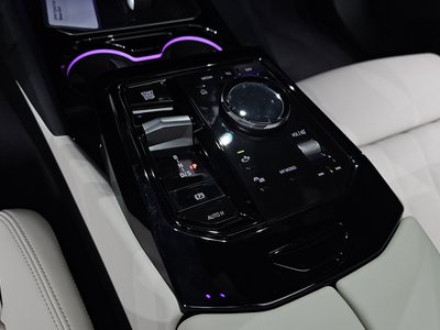 2025 BMW 5 SERIES thumbnail 12