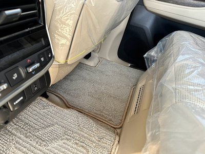 صورة مصغرة 43 لـ 2026 Toyota LAND CRUISER 300