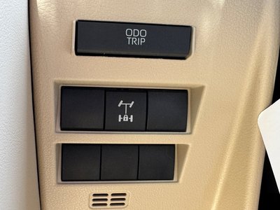 TOYOTA LAND CRUISER 300 - 8