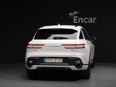 صورة 3 لـ 2021 Genesis GV70