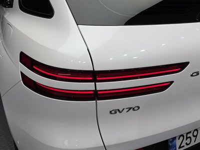 صورة 10 لـ 2021 Genesis GV70