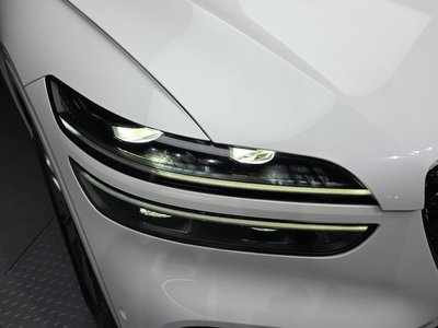 صورة 9 لـ 2021 Genesis GV70