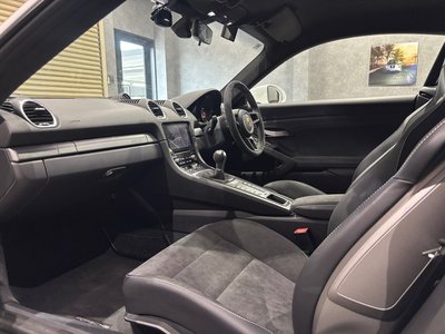 صورة مصغرة 24 لـ 2020 Porsche 718