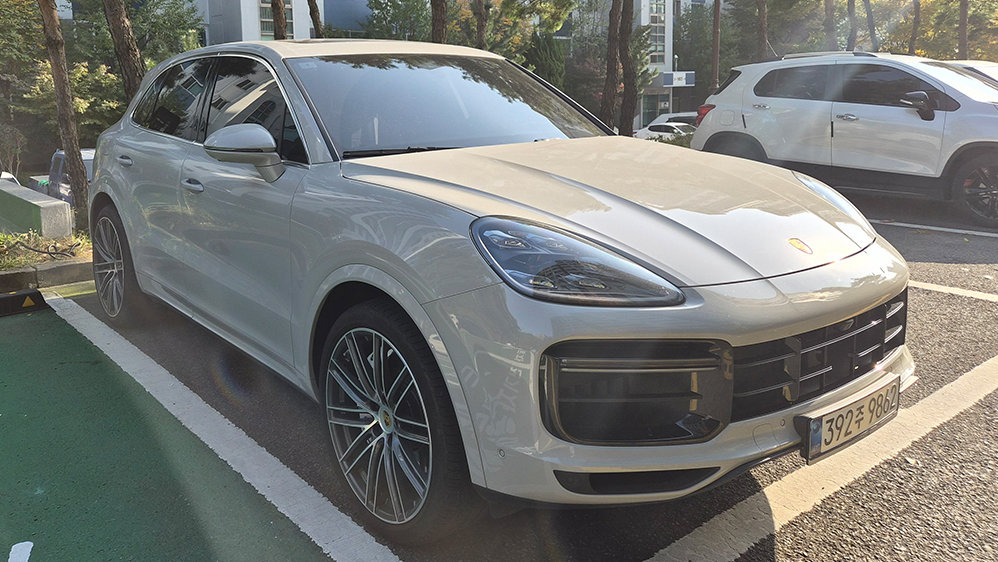 PORSCHE CAYENNE - View 1