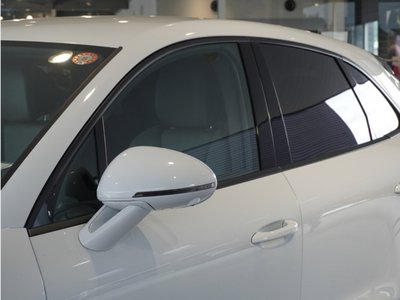 PORSCHE MACAN - 8
