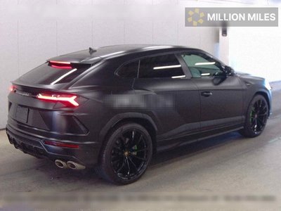 LAMBORGHINI URUS - 5