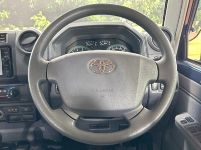 صورة مصغرة 12 لـ 2014 Toyota LAND CRUISER 70